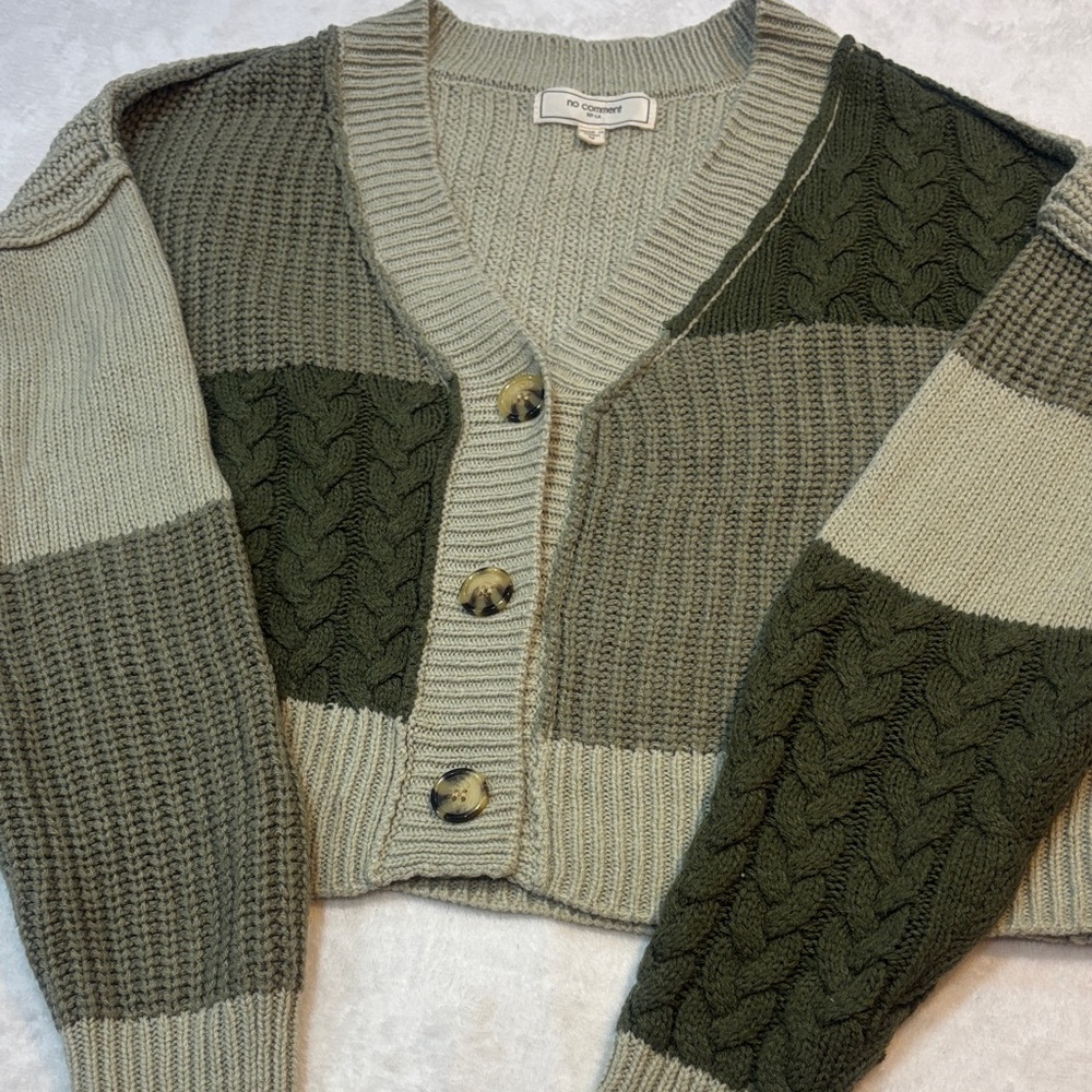 Stylish Two-Tone Knit Cardigan - Picture 3 of 9